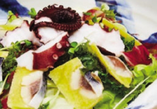 Salad cá trích ép trứng và bạch tuộc